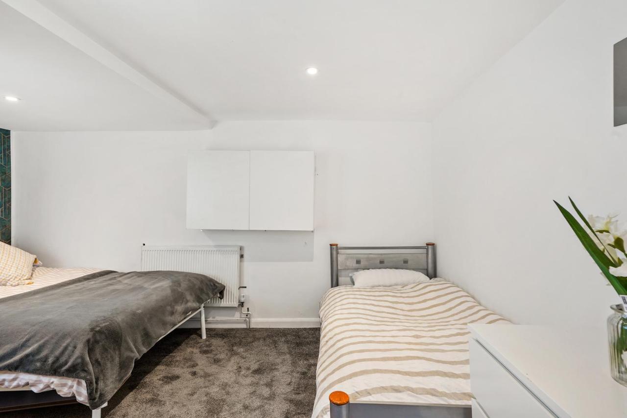Modern One Bedroom Apartments In Брайтонн Экстерьер фото
