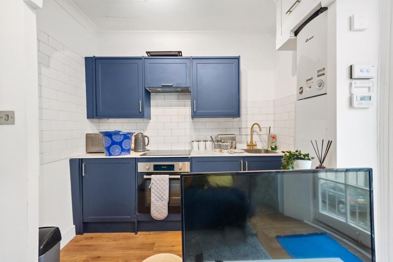 Modern One Bedroom Apartments In Брайтонн Экстерьер фото