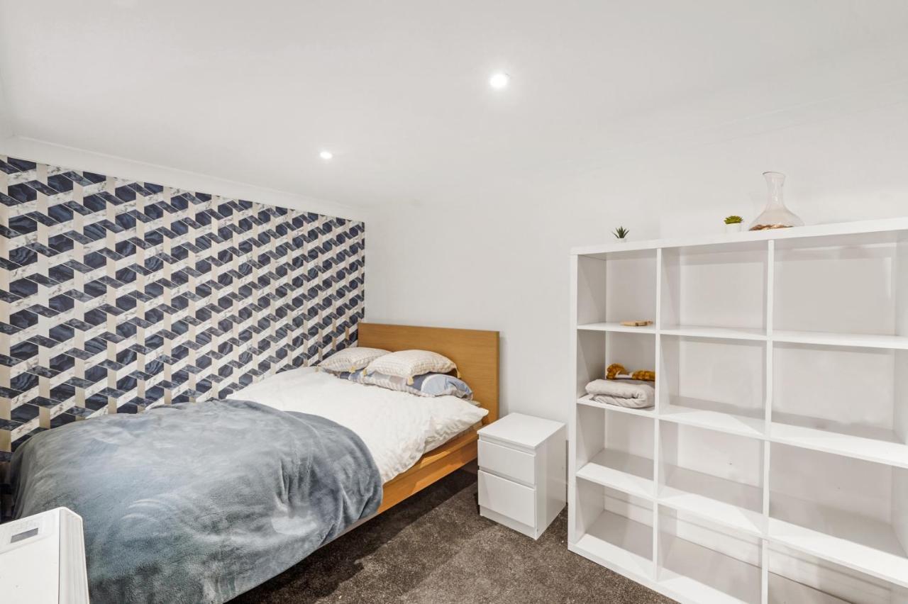 Modern One Bedroom Apartments In Брайтонн Экстерьер фото