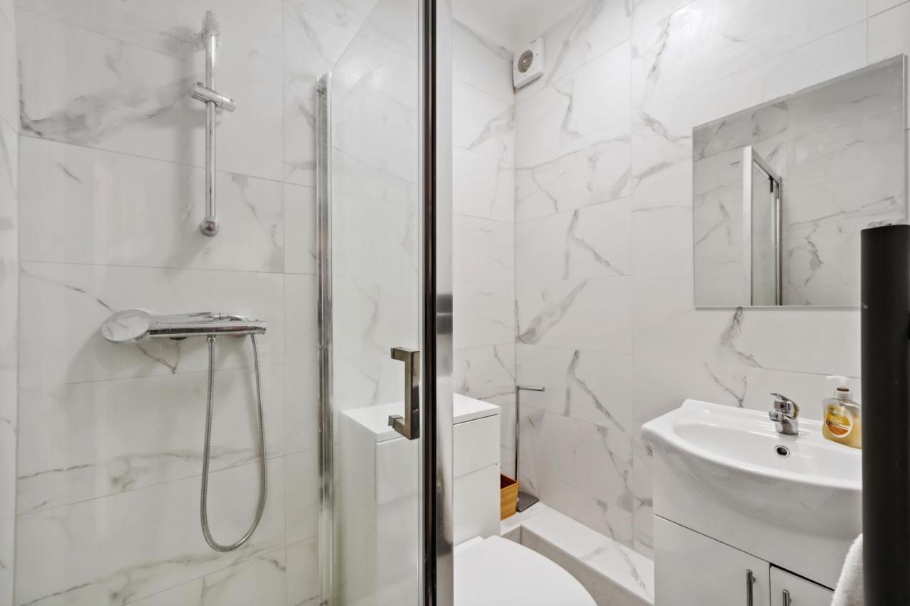Modern One Bedroom Apartments In Брайтонн Экстерьер фото